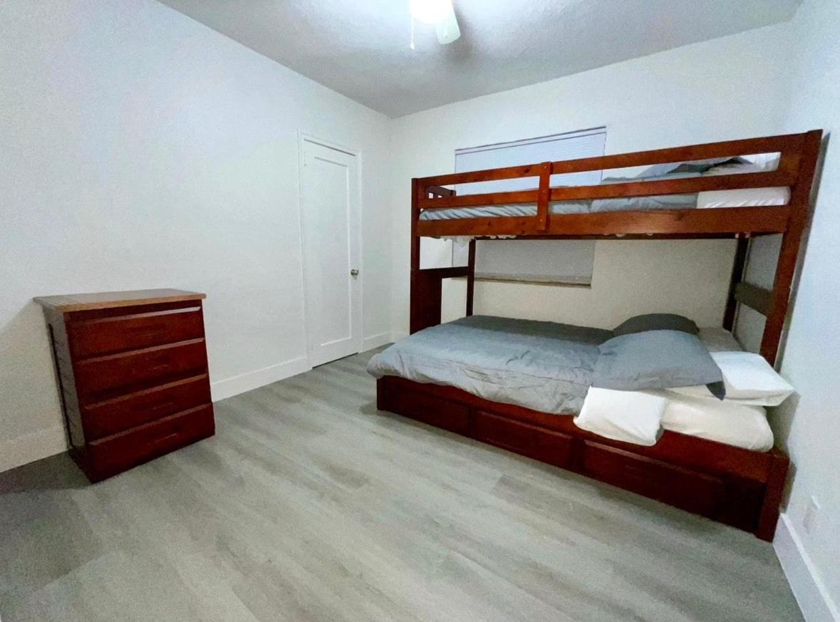 Escape, 3br, Parking, 15 Min To Airport! Casa vacanze *